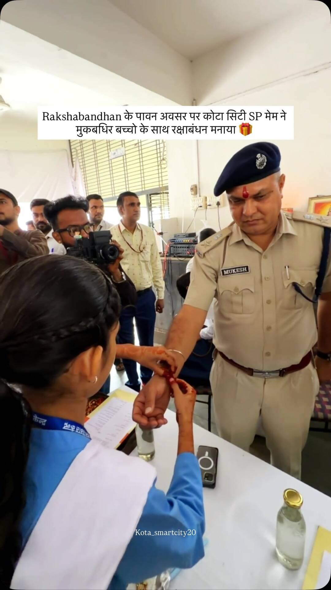 Rakshabandhan के पावन अवसर पर कोटा सिटी SP मेम ने मुकबधिर बच्चो के साथ रक्षाबंधन मनाया और राखी बांधकर उन्हें उपहार बैठ किए 🎁🥹❤️
#rakhi #kota_smartcity20 #instagram #viral #kotarajasthan