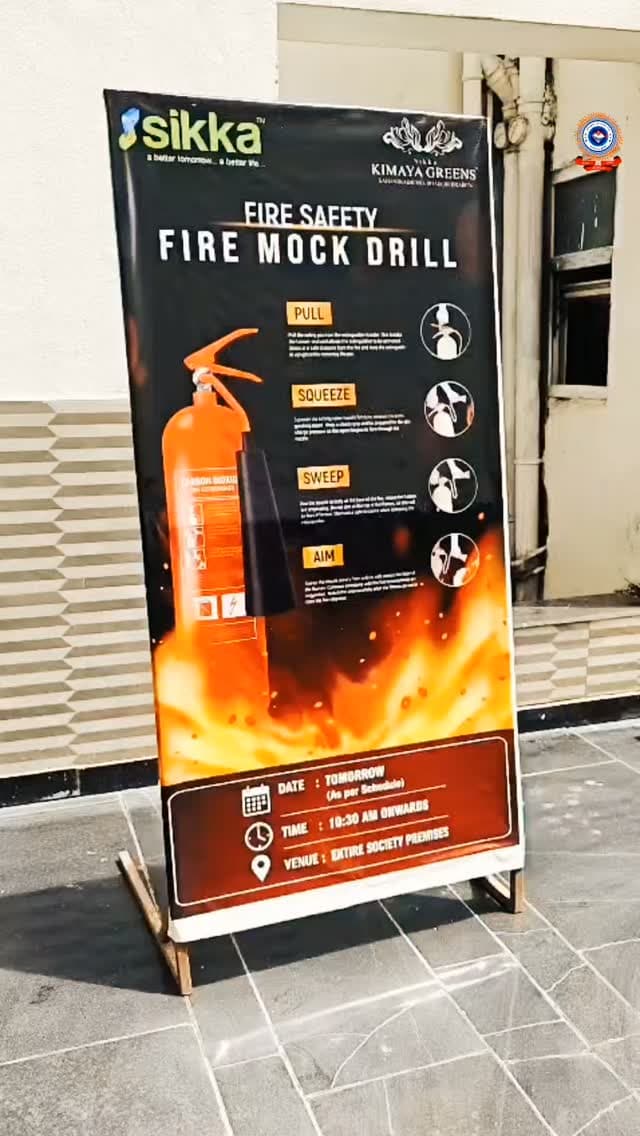 फायर स्टेशन देहरादून द्वारा सिक्का केमाया ग्रीन सोसाइटी, देहरादून में अग्नि सुरक्षा के दृष्टिगत अग्निशमन उपकरणों के संचालन संबंधित प्रशिक्षण कार्यक्रम आयोजित किया गया।
प्रशिक्षण कार्यक्रम के दौरान सोसाइटी के पदाधिकारियों, सुरक्षा कर्मियों एवं संबंधित कर्मचारियों को विभिन्न प्रकार के अग्निशमन उपकरणों के संबंध में विस्तृत जानकारी प्रदान की गई।
प्रशिक्षण में अग्निशमन उपकरणों की पहचान, उनके सही उपयोग, संचालन की विधि तथा आवश्यकता पड़ने पर आपात स्थिति में त्वरित एवं सुरक्षित तरीके से उनका प्रयोग किए जाने के संबंध में जानकारी दी गई।
प्रशिक्षण के दौरान उपस्थित व्यक्तियों को आग लगने की स्थिति में घबराने के बजाय तत्काल सूचना देने, सुरक्षित निकासी सुनिश्चित करने तथा प्रारंभिक स्तर पर उपलब्ध अग्निशमन उपकरणों का उचित उपयोग करने के संबंध में भी प्रशिक्षण एवं आवश्यक दिशा-निर्देश प्रदान किए गए।
फायर सर्विस द्वारा इस प्रकार के प्र�