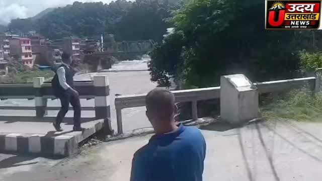 चंद सेकंड में मची तबाही! नेपाल आपदा का एक और दिल दहला देने वाला VIDEO
अचानक आई आपदा के बीच जान बचाने के लिए इधर-उधर भागते दिखे लोग, कैमरे में कैद हुआ खौफनाक मंजर।
#NepalDisaster #NepalFlood NepalTragedy NaturalDisaster BreakingNews NepalNews DisasterVideo UttarakhandNews