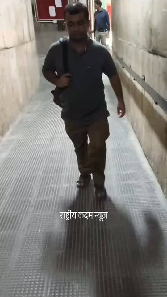 समाजसेवी एवं गऊ रक्षक शुभम गौरी (साढ़ौरा) ने हरियाणा सचिवालय, सेक्टर-8 में कैबिनेट ऊर्जा एवं परिवहन मंत्री श्री अनिल विज जी से शिष्टाचार भेंट की। मुलाकात के दौरान साढ़ौरा शहर के विकास से जुड़े महत्वपूर्ण मुद्दों पर विस्तार से चर्चा हुई। विशेष रूप से बिजली विभाग की नई बिल्डिंग के निर्माण तथा बस सेवाओं के समय और संख्या बढ़ाने की मांग प्रमुखता से रखी गई, ताकि क्षेत्र के लोगों को बेहतर सुविधाएं मिल सकें। शुभम गौरी ने उम्मीद जताई कि इन जनहित से जुड़े मुद्दों पर सकारात्मक कार्रवाई होगी और साढ़ौरा के विकास को नई गति मिलेगी।
जनहित के मुद्दों को मजबूती से उठाना ही समाज सेवा का उद्देश्य है। 🙏
#Sadaura #ShubhamGauri #AnilVij #Haryana #Development PublicInterest