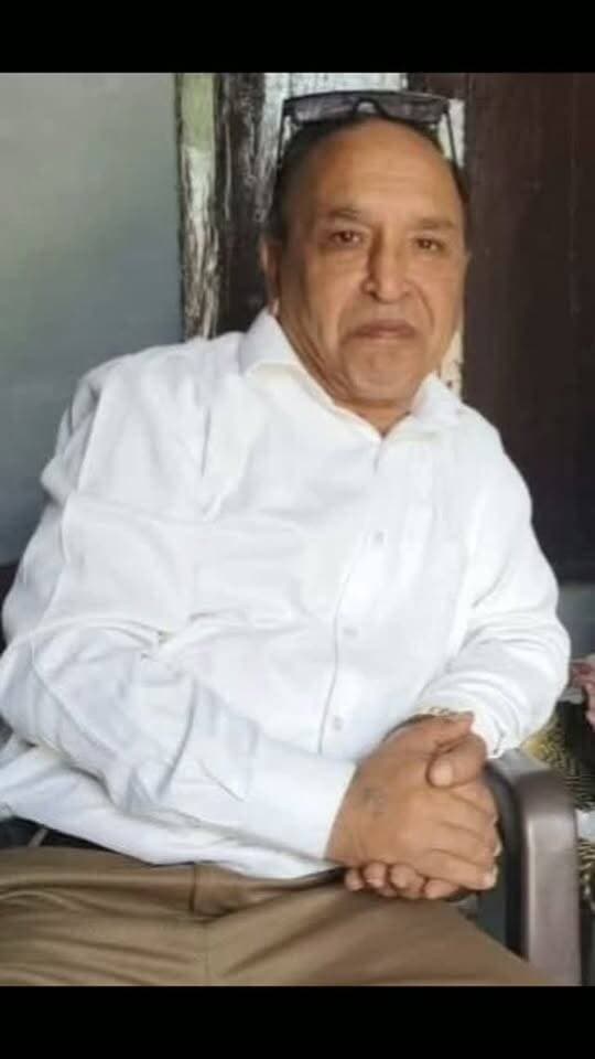 स्वर्गीय अशोक भांबरी जी अक्सर यह बात कहा करते थे कि"कई लोग संसार से नहीं, बल्कि अपने ही लोगों से हार जाते हैं..." आज उनकी कही हुई यह पंक्ति सच होती हुई महसूस होती है और उनकी यादें मन को भावुक कर देती हैं। उनका व्यक्तित्व, उनके विचार और समाज के प्रति उनका समर्पण हमेशा स्मरणीय रहेगा।
ईश्वर से प्रार्थना है कि दिवंगत आत्मा को अपने श्रीचरणों में स्थान दें तथा उनके परिवार और शुभचिंतकों को यह दुःख सहन करने की शक्ति प्रदान करें।
स्वर्गीय अशोक भांबरी जी को भावपूर्ण श्रद्धांजलि एवं शत-शत नमन। 🙏🕊️ ॐ शांति।
#AshokBhambri #Shradhanjali #OmShanti #Remembering