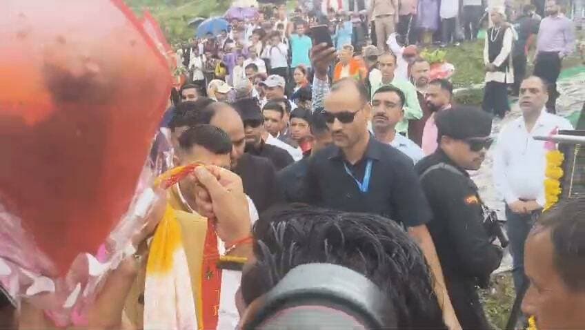 मुख्यमंत्री पुष्कर सिंह धामी अपने एक दिवसीय भ्रमण कार्यक्रम पर जनपद चम्पावत के दूरस्थ क्षेत्र धूरा पहुंचे।