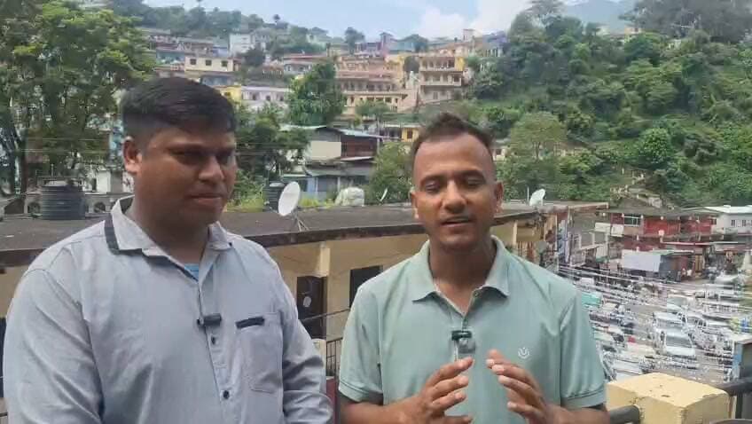 गढ़वाल की संस्कृति को संजोने की अनूठी पहल 📖🏔️
गढ़वाल की लोकसंस्कृति, परंपराओं और देवभूमि की समृद्ध विरासत को शब्दों में संजोने का कवि सतपाल जी का यह प्रयास निश्चित रूप से सराहनीय है।
पूरा केदार दर्शन” पुस्तक का जल्द ही विमोचन होने जा रहा है। पुस्तक के माध्यम से केदारभूमि की संस्कृति, परंपरा और लोकजीवन को करीब से जानने का अवसर मिलेगा।
इसी खास पहल को लेकर **कवि सतपाल जी के साथ खास बातचीत 🎙️
गढ़वाल की संस्कृति को सहेजने और आने वाली पीढ़ियों तक पहुंचाने की दिशा में यह एक सार्थक प्रयास है।
#गढ़वाल #केदारदर्शन #कवि_सतपाल #गढ़वाली_संस्कृति #देवभूमि_उत्तराखंड #केदारभूमि #लोकसंस्कृति #उत्तराखंड