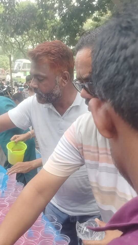 टेढ़ागाछ प्रखंड मुख्यालय जशने ईद मिलादुन्नबी के मुहम्मदी जुलुश शांतिपूर्ण सौहार्द में संपन्न। इस दौरान जुलूस में शामिल लोगों को शर्बत पानी पीलाकर भाईचारे और सौहार्द का दिया पैगाम जेडीयू के जिला महासचिव जावेद उर्फ बबलू, प्रखंड अध्यक्ष शाहिद आलम समाजसेवी धवैली पंचायत मुखिया प्रत्यासी मुस्ताक आलम के साथ अन्य लोगों ने आपसी प्रेम एकता और सौहार्द को बढ़ावा देते हुए भाईचारे का संदेश दिया। #viralreelschallenge #viralpost #viralchallenge #videogames #vacaciones #viralreels #venezuela #newyork #2026Goals