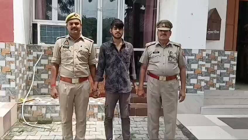 दीवानी न्यायालय परिसर से बाइक चोरी, आरोपी रोडवेज बस अड्डे से गिरफ्तार, मुकदमे की तारीख देखने पिता के साथ कोर्ट पहुंचा था पीड़ित, पार्किंग से गायब मिली स्प्लेंडर प्लस
https://abckhabar.in/?p=7805