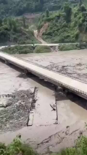 नेपाल में जल प्रलय: भीषण बाढ़ और भूस्खलन से भारी तबाही, बड़े पैमाने पर जनहानि से हाहाकार