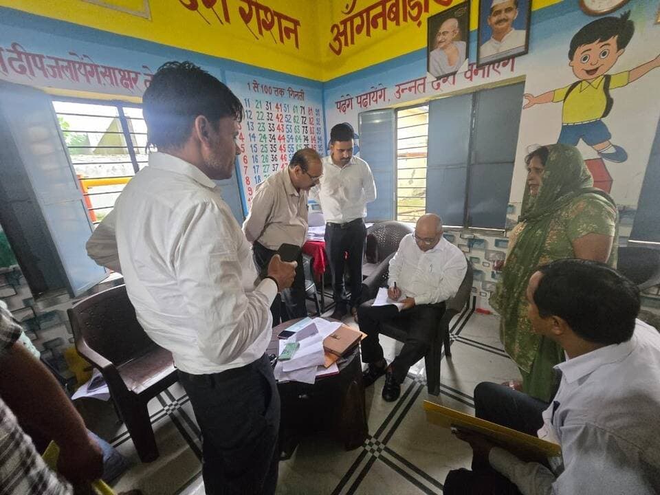 आयुक्त गढ़वाल मंडल ने खानपुर विधानसभा के चार मतदेय स्थलों का किया निरीक्षण, SIR कार्य का लिया जायजा।