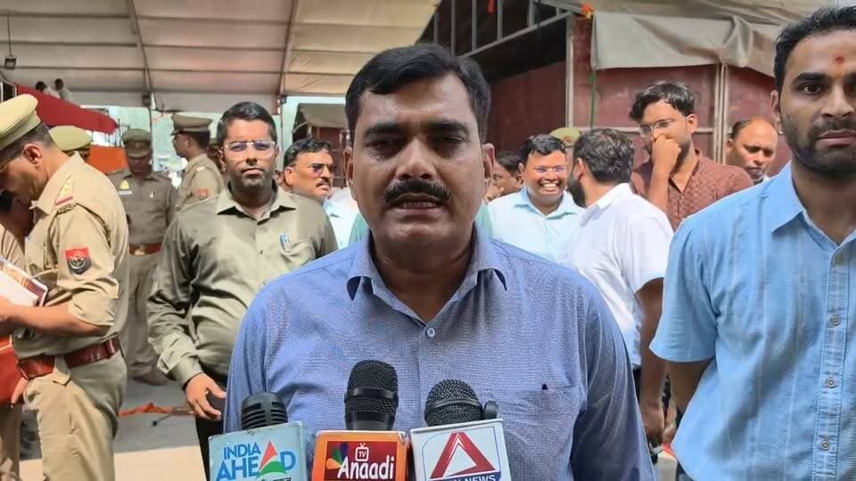 29 अगस्त को मझौली राज में मुख्यमंत्री के कार्यक्रम की तैयारियां तेज
#मझौलीराज। 29 अगस्त को प्रस्तावित मुख्यमंत्री के कार्यक्रम को लेकर तैयारियों का जायजा लेने के लिए कार्यक्रम स्थल का निरीक्षण किया गया। निरीक्षण के उपरांत आयुक्त ने व्यवस्थाओं, तैयारियों और सुरक्षा व्यवस्था को लेकर महत्वपूर्ण जानकारी दी।
देखिए आयुक्त की विशेष बाइट 👇
#Deoria #MajhauliRaj #CMProgram #DeoriaNews #BreakingNews #UPNews