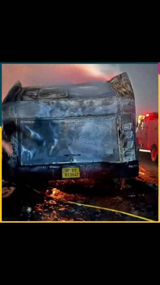 मुरैना ब्रेकिंग--- एक नंबर, दो बसें
मध्यप्रदेश के धार जिले में जली बस का राज मुरैना जिले के अंबाह में खुला, दूसरी बस पुलिस के कब्जे में
मुरैना -- जिले अंबाह में एक ही रजिस्ट्रेशन नंबर पर दो बसों के संचालन का मामला सामने आया है। सोमवार-मंगलवार की दरम्यानी रात *धार जिले के सरदारपुर में भोपावर चौकी के पास सूरत से कानपुर जा रही बस में अचानक आग लग गई।*
बस में 50 से अधिक यात्री सवार थे, जिनमें कुछ ने खिड़कियों से कूदकर जान बचाई। कुछ यात्रियों को मामूली चोटें आईं। हादसे के बाद चालक बस छोड़कर फरार हो गया।
*इधर मंगलवार को अंबाह में पोरसा-अंबाह होकर दिल्ली जाने वाली दूसरी बस को पुलिस ने पकड़ा। जांच में उसका रजिस्ट्रेशन नंबर धार में जली बस के नंबर से समान पाया गया।*
चालक दस्तावेज प्रस्तुत नहीं कर सका, जिसके बाद बस को अंबाह थाने में खड़ा कराया गया। एसडीओपी विजय सिंह भदौरिया के अनुसार पुलिस ने धार पुलिस से संपर्क कर जांच शुरू कर दी है।