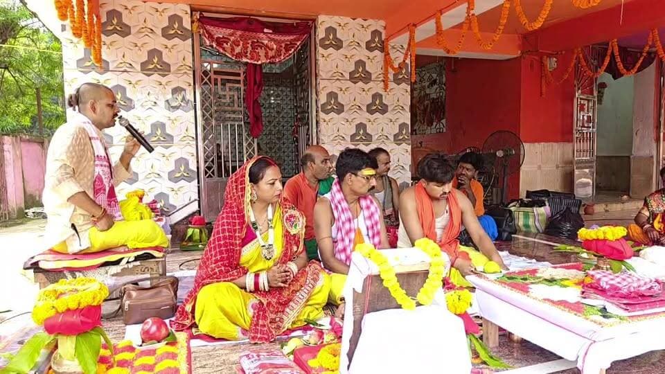 पोठिया शिव मंदिर में गूंजे हर-हर महादेव के जयकारे, नंदी महाराज की विधिवत प्राण प्रतिष्ठा संपन्न। श्रद्धा और आस्था से भक्तिमय हुआ मंदिर परिसर। 🙏🔱