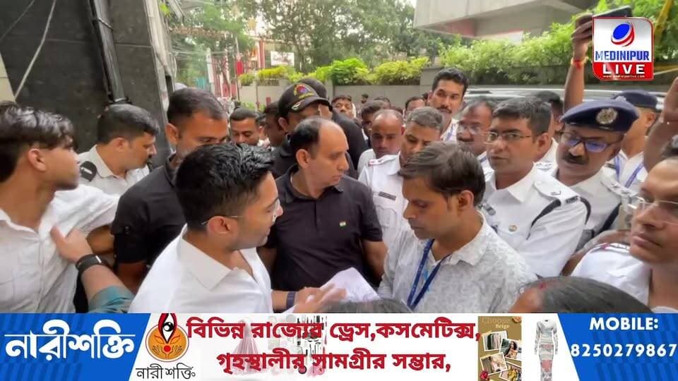 অভিষেক ব্যানার্জীর অফিস ভাঙতে হাজির, সামনে প্রতিবাদে অভিষেক ব্যানার্জীLIVE