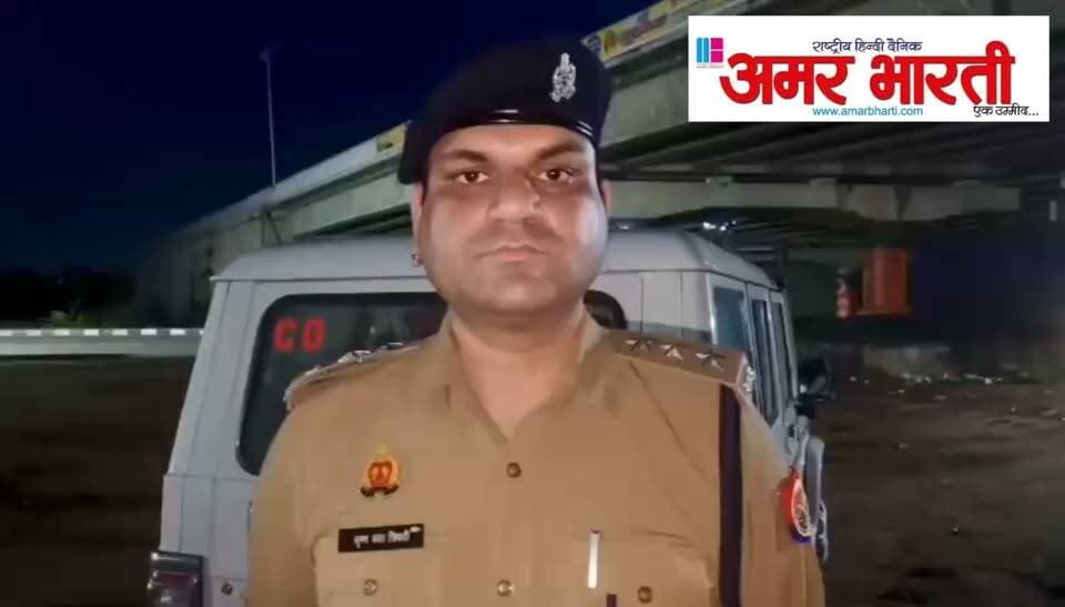 बाँदा :-दांदोघाट पुल से युवती ने यमुना में लगाई छलांग, तलाश जारी,दांदोघाट पुल से युवती ने यमुना में लगाई छलांग। राहगीरों की सूचना पर पहुंची पुलिस, पीएसी फ्लड टीम चला रही है रेस्क्यू। युवती कमासिन कस्बे की बताई जा रही है, मां से विवाद के बाद घर से निकली थी। CO बबेरू कृष्णकांत त्रिपाठी ने दी जानकारी। तलाश जारी।