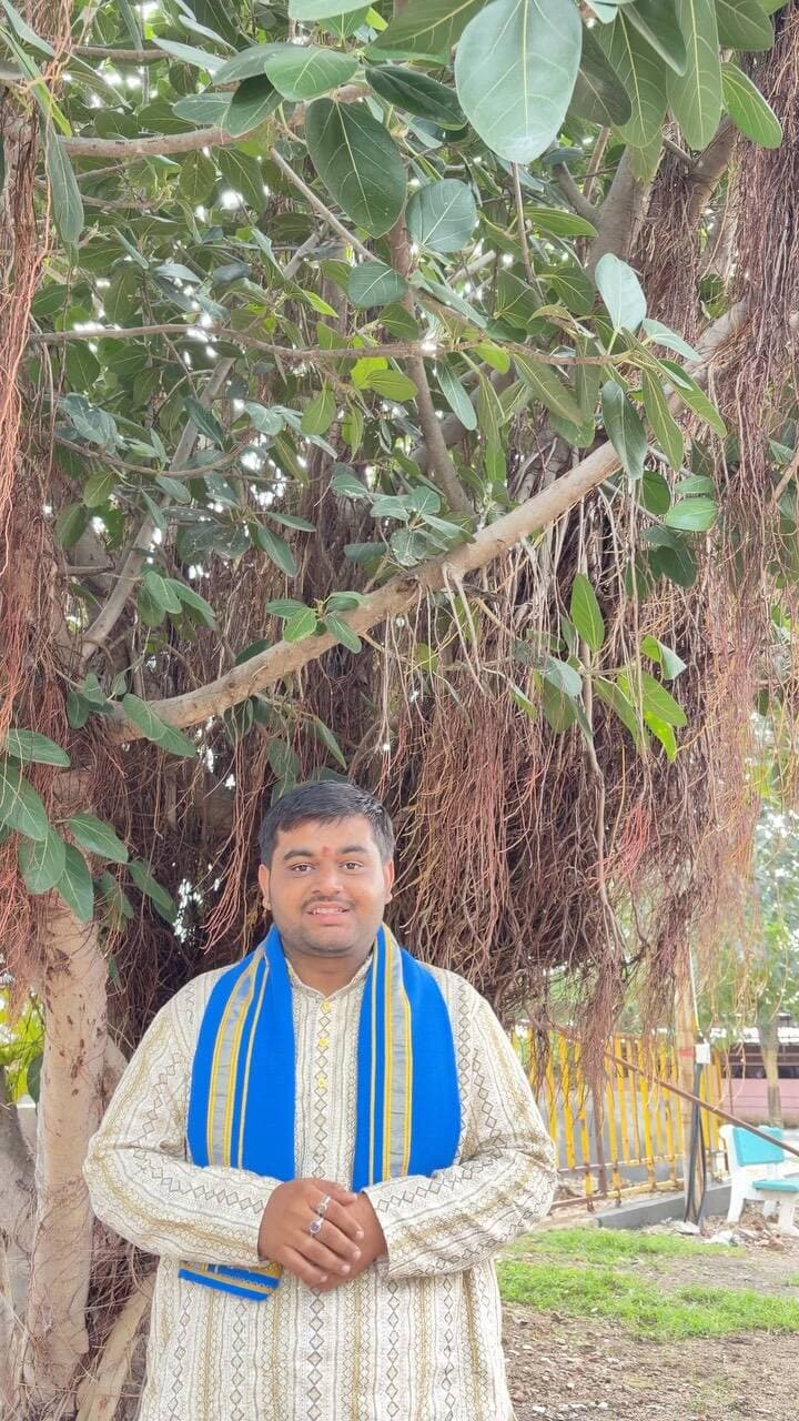 રક્ષાબંધન પર્વની આપ સૌને શુભેચ્છાઓ 🌺
Shastri Shivang Bhatt
9510599953
ધાર્મિક અને આધ્યાત્મિક જાણકારી માટે Follow કરો 🙏🏻
@vaidik_tantra
#rakshabandhan #dahod #vaidik_tantra #viralreeĺs #festival