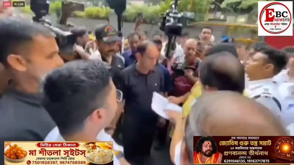 ক্যামাক স্ট্রিটে তৃণমূলের অফিসের বোর্ড খুলতে পুলিশ পুরসভার নোটিশে, নোটিশের বৈধতা নিয়ে প্রশ্ন অভিষেক বন্দোপাধ্যায় এর।