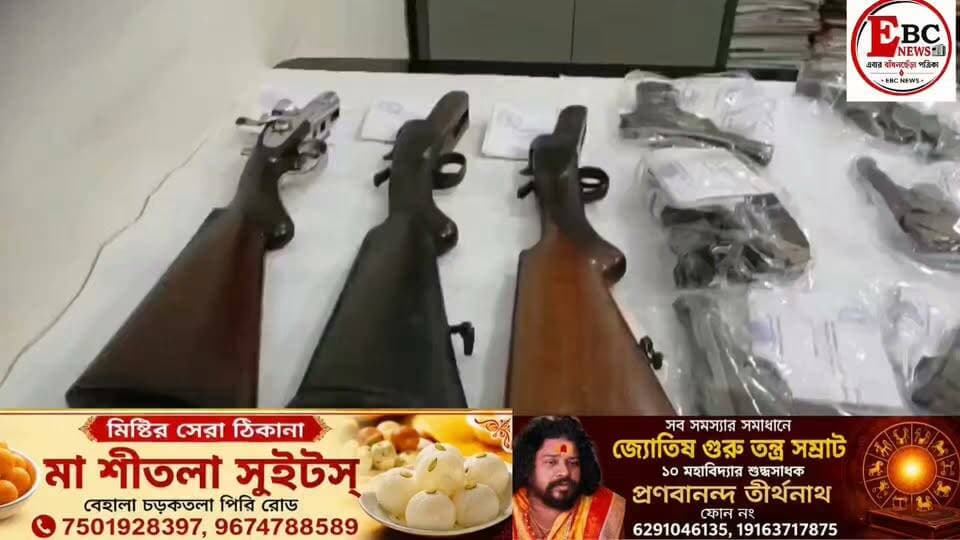 নাকাশীপাড়ায় কংগ্রেস নেতা-ছেলে খুনে ১৩ গ্রেফতার, উদ্ধার ১৩ আগ্নেয়াস্ত্র ও ১০০ রাউন্ড কার্তুজ
নদিয়া: নাকাশীপাড়ায় কংগ্রেস নেতা আনিসুর রহমান ও তাঁর ছেলে আবু সুফিয়ান খুনের ঘটনায় বড়সড় সাফল্য পুলিশের। ১৫ আগস্ট নাগাদি এলাকায় জোড়া খুনের ঘটনায় তিন শ্যুটার-সহ মোট ১৩ জনকে গ্রেফতার করেছে পুলিশ। অভিযুক্তদের কাছ থেকে ১৩টি বিভিন্ন ধরনের আগ্নেয়াস্ত্র, ১০০ রাউন্ড কার্তুজ, একটি মোটরবাইক এবং একটি চারচাকা গাড়ি উদ্ধার করা হয়েছে। এখনও কয়েকজন অভিযুক্তের খোঁজে তল্লাশি চলছে।
বৃহস্পতিবার নাকাশীপাড়া থানায় সাংবাদিক বৈঠক করে এই তথ্য জানান কৃষ্ণনগর পুলিশ জেলার পুলিশ সুপার অতুল ভি। পুলিশ জানিয়েছে, ঘটনার দিনই তিনজনকে গ্রেফতার করা হয়েছিল। এরপর তদন্তে নেমে অন্যান্য অভিযুক্তদের চিহ্নিত করে তাদের ধরতে বিভিন্ন জায়গায় অভিযান চালানো হয়।
পুলিশের দাবি, অভিযুক্তদের মধ্যে দুই শ্যুটার ঘটনার পর রাজ্য ছেড়ে পালিয়ে যায়। আত্মগোপন করে তারা ভিনরাজ্যে নির্মাণ শ্রমিকের কাজ শুরু করেছিল। তদন্তের সূত্র ধরে একজনকে কর্নাটকের বিজয়পুর এবং অপরজনকে ওড়িশা থেকে গ্রেফতার করে পুলিশ। বাকি এক শ্যুটারকেও গ্রেফতার করা হয়েছে।
প্রাথমিক তদন্তে পুলিশের অনুমান, মূলত এলাকা দখলকে কেন্দ্র করেই এই জোড়া খুনের ঘটনা ঘটে। পুলিশ সূত্রে জানা গিয়েছে, মৃত কংগ্রেস নেতা আনিসুর রহমানের এলাকায় যথেষ্ট প্রভাব ছিল। অন্যদিকে পঞ্চায়েত প্রধানের স্বামী জুব্বার শেখের প্রভাব কমছিল বলে তদন্তে উঠে এসেছে। সেই থেকেই পুরনো রাজনৈতিক ও এলাকা দখলের দ্বন্দ্বের জেরে খুনের ছক কষা হয় বলে পুলিশের প্রাথমিক অনুমান।
এই ঘটনায় জুব্বার শেখের দুই ছেলের নামও অভিযুক্তদের তালিকায় রয়েছে। তারা বর্তমানে পলাতক। তাদের সন্ধানে পুলিশ তল্লাশি চালাচ্ছে। পাশাপাশি, পুলিশের দাবি অনুযায়ী এই হত্যাকাণ্ডের মূল পরিকল্পনাকারী হিসেবে পঞ্চায়েত প্রধান ফতেমা বিবির নাম উঠে এসেছে। তাঁকেও ইতিমধ্যেই গ্রেফতার করা হয়েছে।
খুনে ব্যবহৃত আগ্নেয়াস্ত্র ও যানবাহন উদ্ধার হওয়ায় তদন্তে গুরুত্বপূর্ণ সূত্র মিলেছে বলে মনে করছে পুলিশ। উদ্ধার হওয়া অস্ত্র ও কার্তুজের উৎস এবং এই ঘটনায় আরও কারও যোগ রয়েছে কি না, তা খতিয়ে দেখা হচ্ছে।
অল্প সময়ের মধ্যে ১৩ জনকে গ্রেফতার এবং বিপুল পরিমাণ আগ্নেয়াস্ত্র ও কার্তুজ উদ্ধারের ঘটনায় নাকাশীপাড়া জোড়া খুনের তদন্তে বড়সড় অগ্রগতি হয়েছে বলে মনে করছে পুলিশ।