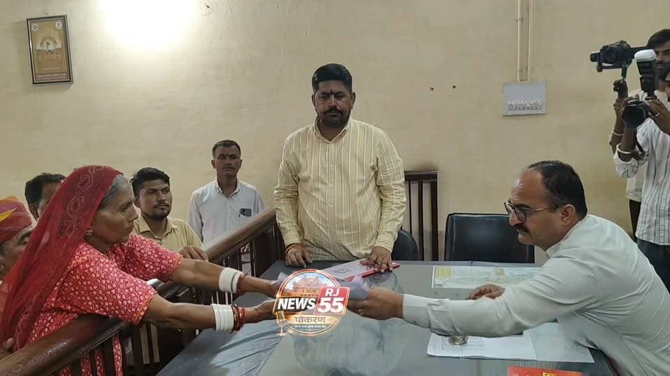 कांग्रेस की और से वार्ड संख्या 18 से दाखिल हुआ पहला नामांकन Shale Mohammad Gajendra Singh Shekhawat Amardeen Fakir #पोकरण #pokaran #jaisalmer #जैसलमेर #ramdevra