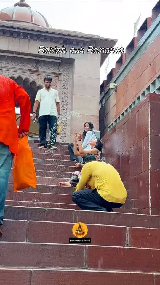 Kaisa lagta hai aapko Barish me Banaras?
Spread the love 💖 Namostute Kashi | Varanasi | Banaras 𝗧𝗿𝗮𝘃𝗲𝗹 𝗦𝗥𝗝
Repost NOT Allowed 🚫
#NamostuteKashi #Varanasi #Barish #Banaras #Rain