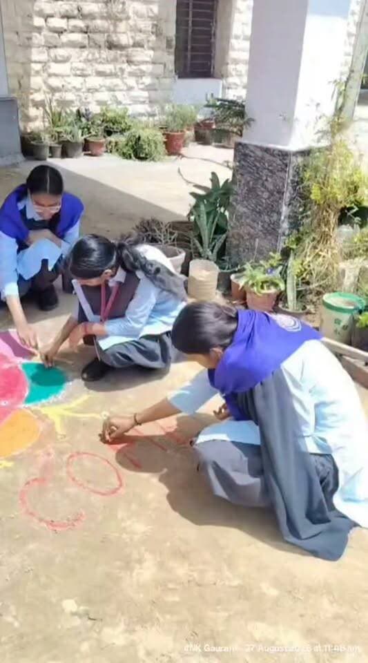 स्वीप कार्यक्रम मतदाता जागरूकता को लेकर बालिकाओं ने बनाई स्कूल में रंगोलिया #live #viral #didwanajila