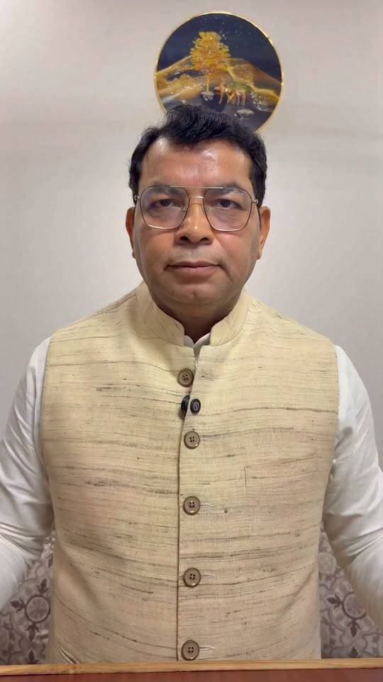 विधायक शिव ने साफ कहा किसी भी हालत में ईदगाह की जमीन नहीं मिलेगी, मदरसों से आतंकवादी और दंगाई निकलते है पूर्व विधायक राजकुमार ठुकराल को मुस्लिम हितैषी बताया..
Shiv Arora Rajkumar Thukral 𝑭𝒐𝒍𝒍𝒐𝒘𝒆𝒓𝒔. Rudrapur online RUDRAPUR CITY Jps Rudrapur