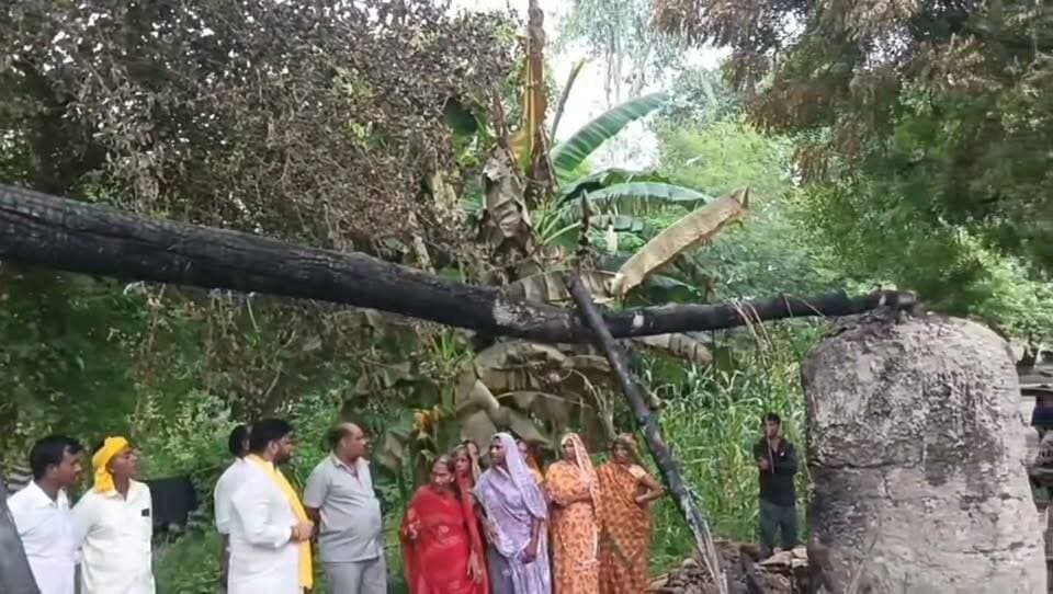 खेत में धान की निराई गुड़ाई के दौरान आकाशीय बिजली गिरने से खेत में काम कर रही महिला की मौत, छह अन्य महिलाएं झुलसी, भर्ती कर किया इलाज
https://abckhabar.in/?p=7817