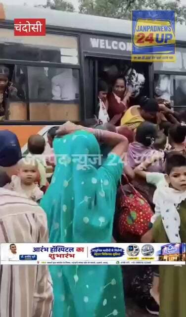 रक्षाबंधन के त्योहार पर रोडवेज बस में लगी सवारियों की लाइन।