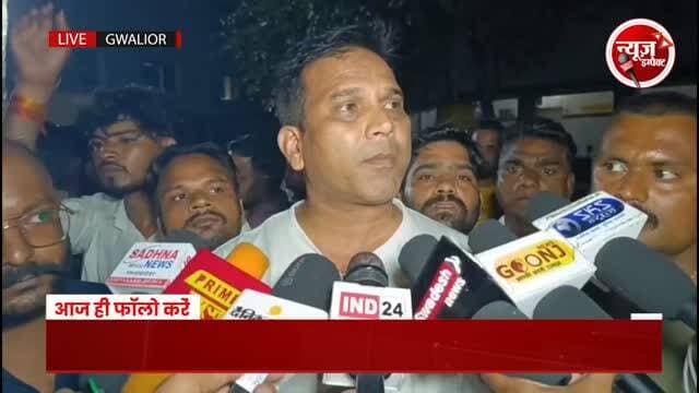मामूली बात पर मोमोज़ के ठेले पर हुआ था कुछ युवकों से मृतक का विवाद, मृतक विवेक मीणा को ज़रा स भी अंदाजा नहीं था कि ये मामूली विवाद उसकी जान ले सकता है, आनंद नगर में हुए डिलेवरी बॉय की गोली मारकर हत्या.. देखें पूरी खबर विस्तार से न्यूज इंपैक्ट पर #gwaliorpolice #gwaliornews #newsimpact #gwalior