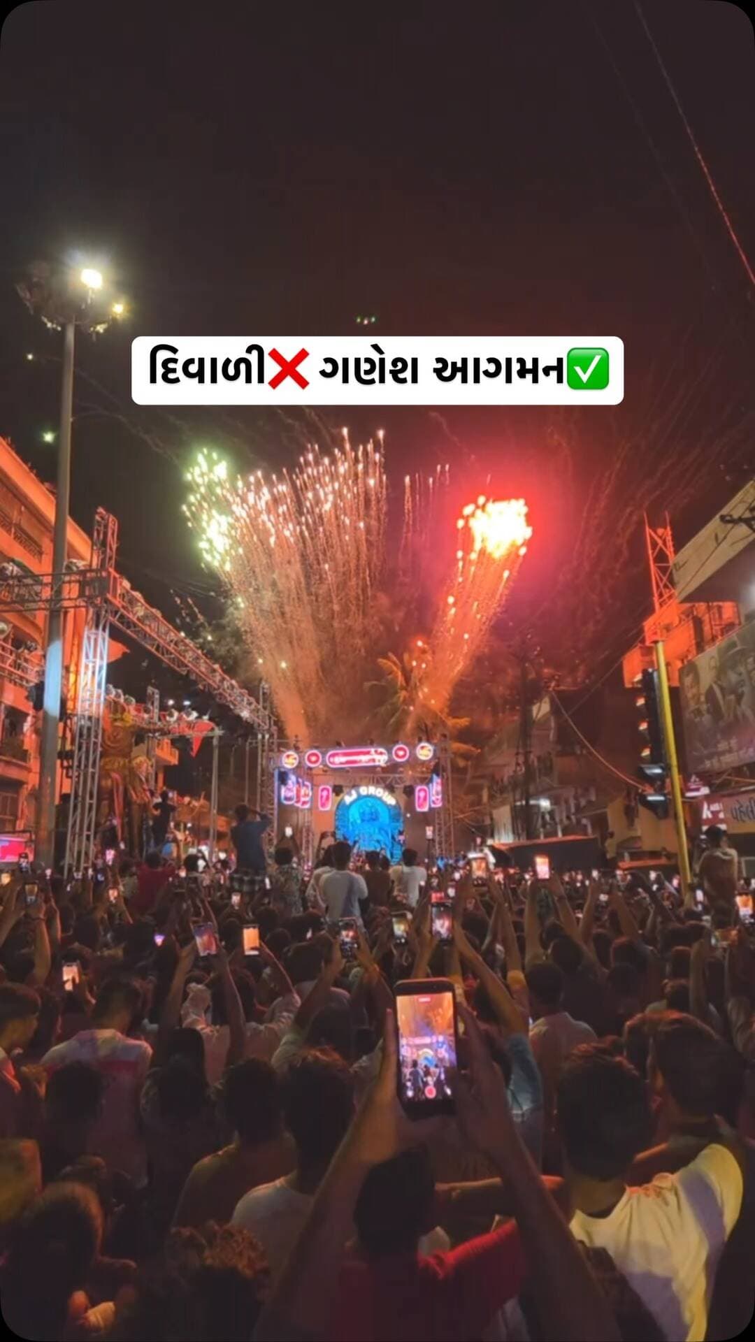 ફાયર શો અને આતશ બાજી દ્વારા વિજલપોર ખાતે Aj ગ્રુપ ચા રાજાનું ભવ્ય આગમન
#navsari #navsarinews #tagnavsari #gujaratnews
