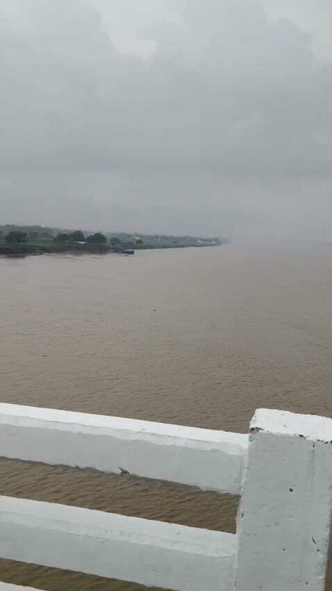 मां गंगा का बढ़ता जलस्तर...