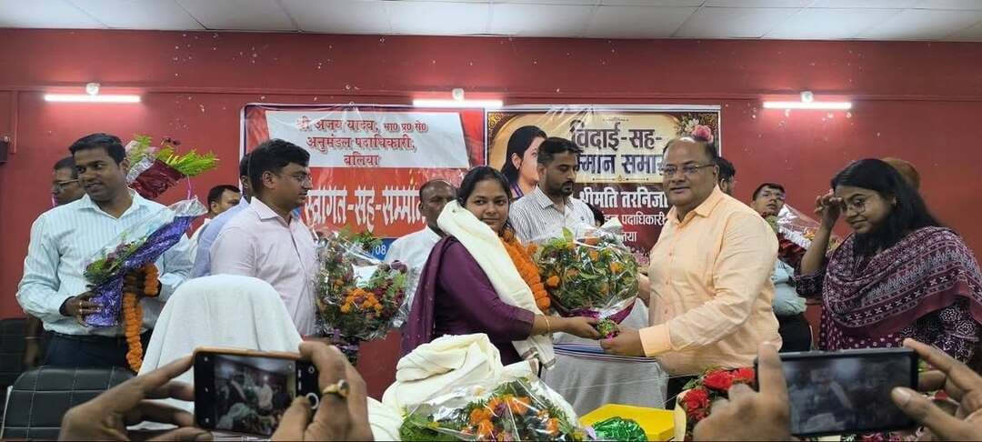 निवर्तमान एसडीओ श्रीमति तरणिजा की विदाई एवं नये एसडीओ अजय कुमार यादव का स्वागत समारोह. एसडीओ श्रीमति तरणिजा को दी गयी विदाई एवं अजय यादव का किया गया स्वागत.