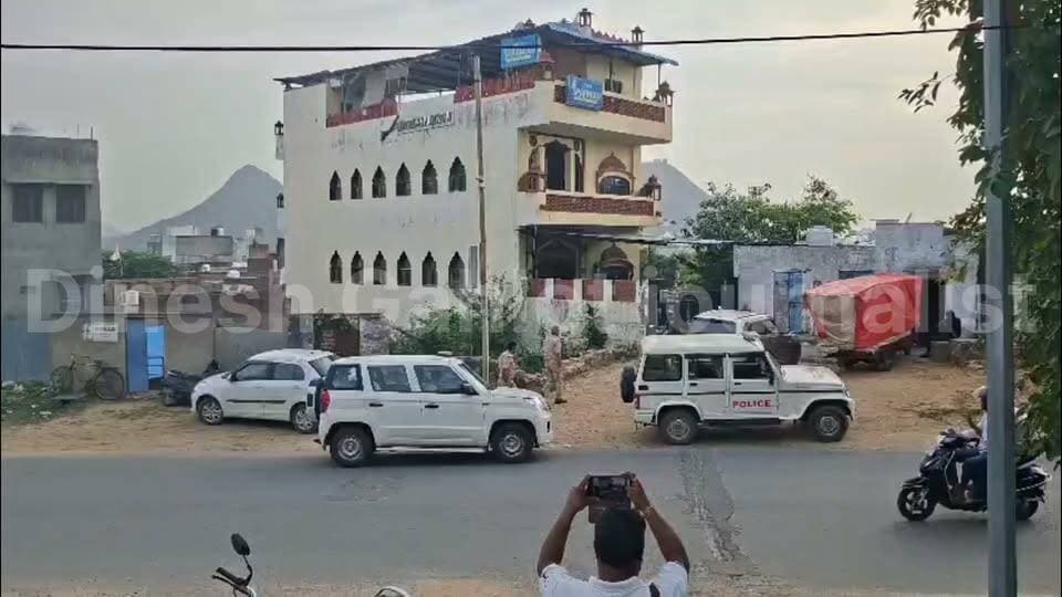 पुष्कर में चुनाव के बीच 1.08 करोड़ की नकदी बरामद, होटल के कमरे से मिला कैश; पंकज सेन हिरासत में !
#RajasthanNews #LatestNews #ajmer