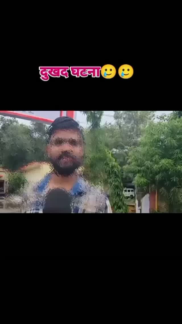 टीकमगढ़: खरगापुर की बेटी के साथ दरिंदगी, परिजनों ने उठाई न्याय की मांग !
छतरपुर कॉलेज गई खरगापुर निवासी नीतू प्रजापति की संदिग्ध परिस्थितियों में मौत के बाद इलाके में भारी आक्रोश है। मृतका के परिजनों ने आरोप लगाया है कि नीतू का अपहरण कर उसके साथ सामूहिक दुष्कर्म और हत्या की गई है।
क्या है पूरा मामला?
1 अगस्त की सुबह नीतू कॉलेज के लिए निकली थी। रास्ते में आरोपी देवेंद्र यादव और उसके जीजा राजेश यादव (डस्टर गाड़ी सं. UP 93 AK 8260) ने उसे घर छोड़ने का झांसा दिया। रात तक नीतू के वापस न लौटने पर आरोपियों ने फोन बंद कर लिए। अगले दिन 2 अगस्त को झांसी के टाटा अस्पताल से नीतू की मौत की खबर आई, जहां आरोपी उसे गंभीर हालत में छोड़कर फरार हो गए थे।
पुलिस कार्रवाई पर उठे सवाल !
परिजनों का गंभीर आरोप है कि खरगापुर पुलिस मामले में टालमटोल कर रही है और आरोपियों पर उचित कार्रवाई नहीं कर रही। थक-हारकर पीड़ित परिवार ने पुलिस अधीक्षक (SP) टीकमगढ़ को आवेदन देकर निष्पक्ष जां�