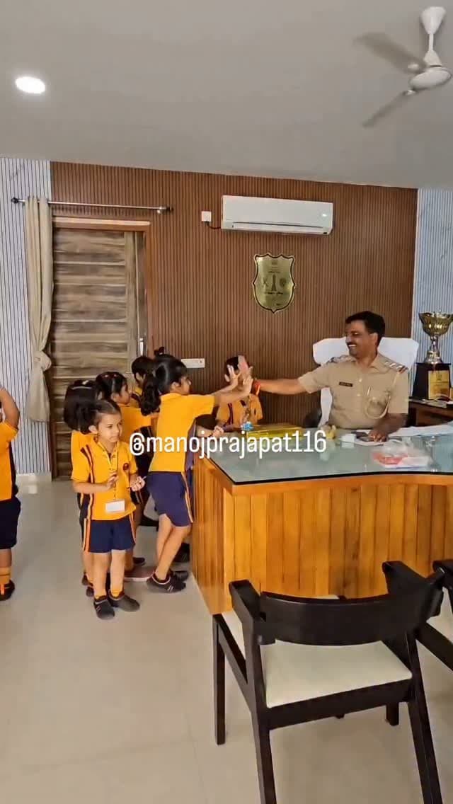 पुलिस थाने में रक्षाबंधन