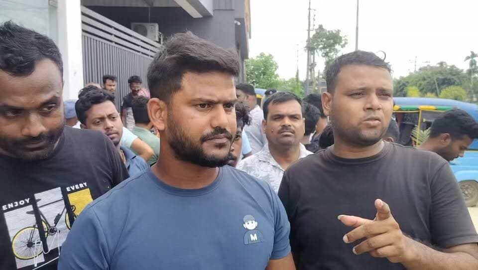 ব্যাটারি চালিত বাজাজ অটো না কেনার আহ্বান চালকদের!