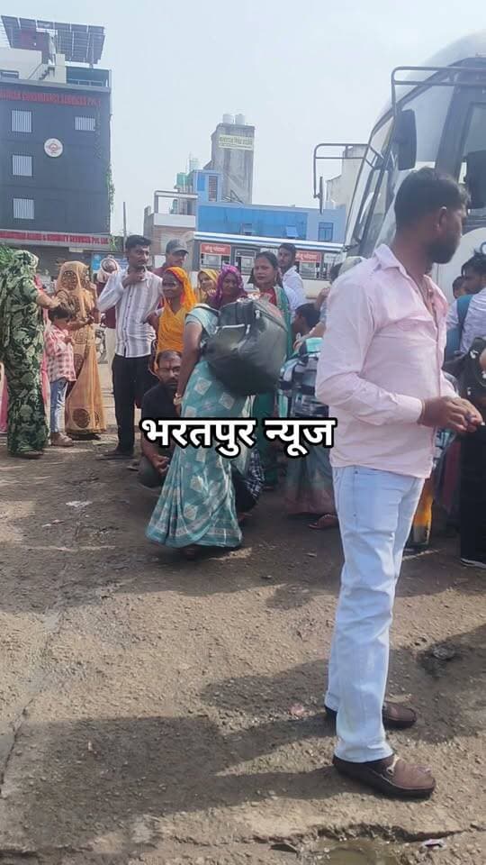 हीरादास बस स्टैंड पर भीड़.. रक्षाबंधन पर्व के चलते जुटी भीड़