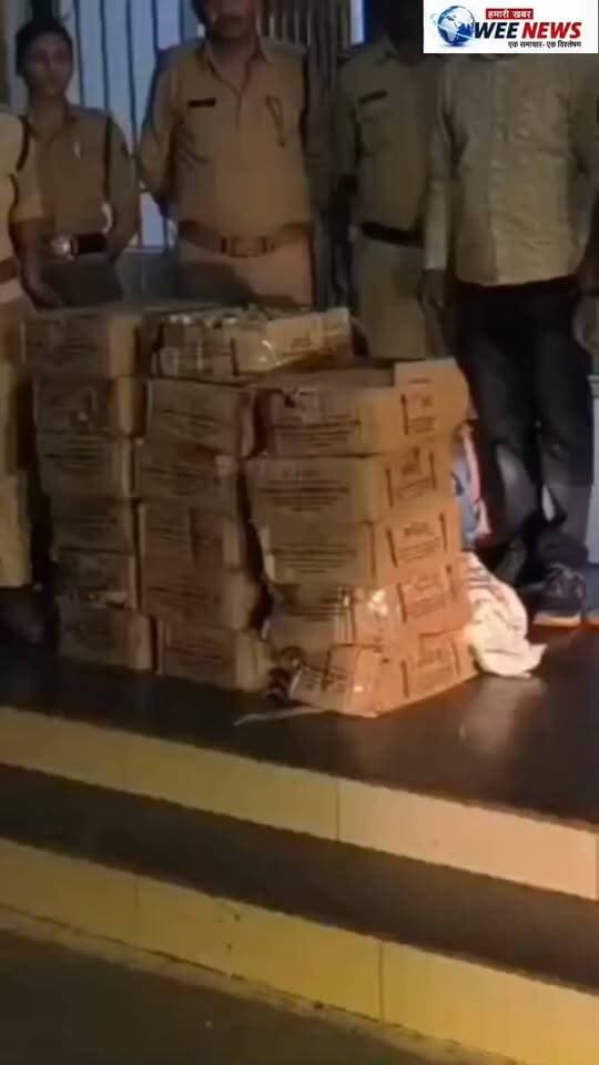 गोसलपुर के रामपुर में पेड़ से टकराई स्कार्पियो, अंदर मिली 25 पेटी शराब