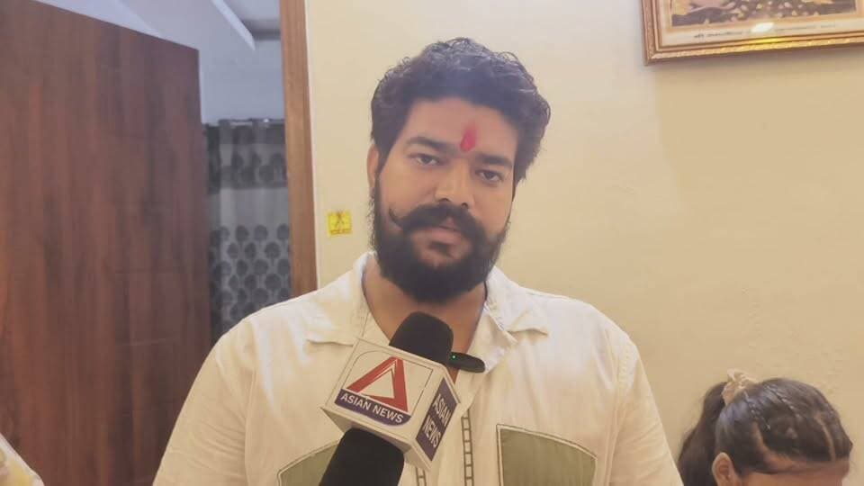“BIG BREAKING:रिश्तों की डोर में सजा प्यार, बहादराबाद ग्राम प्रधान नीरज चौहान व एडवोकेट अवि चौहान ने दी रक्षाबंधन की दिली शुभकामनाएं” - Bahadrabad News
=================
_*पूरी ख़बर पढ़ने के लिए नीचे दी गई ब्लू लाइन पर क्लिक करें।*_
👇👇
https://bahadrabadnews.com/big-breaking-love-woven-in-the-string-of-relationships-bahadrabad-village-head-neeraj-chauhan-and-advocate-avi-chauhan-gave-heartfelt-wishes-for-rakshabandhan/
*"बहादराबाद न्यूज़/ की खबरे व्हाट्सएप पर पाने के लिए ग्रुप से जुड़े👇 क्लिक करे!*
https://chat.whatsapp.com/JRJhdKtAfvYEyJxTAHmU0W
=================
_*News by -SHAJAD ALI*_