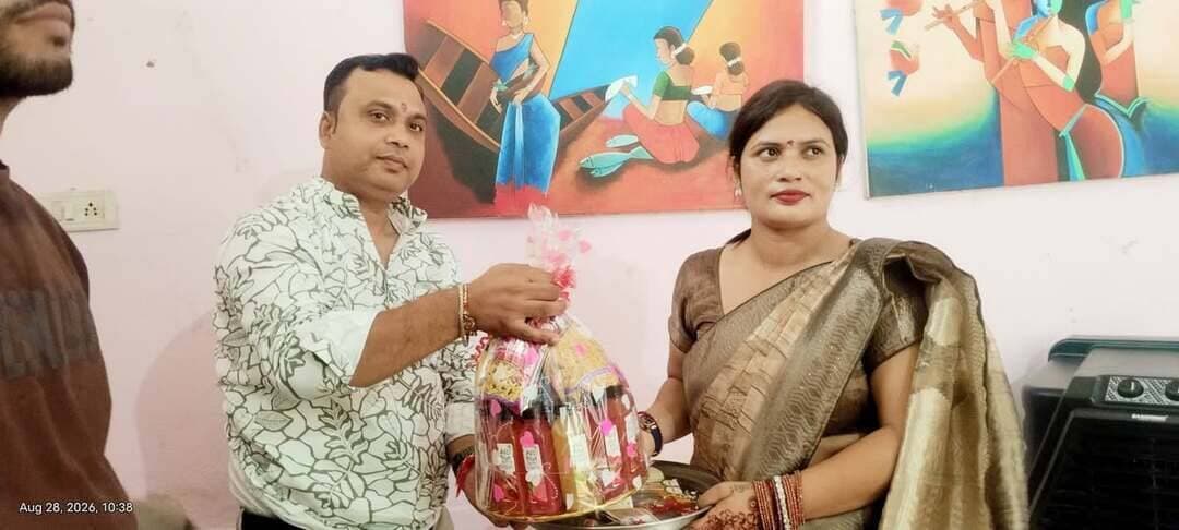 समस्त देशवासियों को श्रावणी उपाकर्म एवं रक्षाबंधन पर्व की हार्दिक शुभकामनाएं।
यह पावन पर्व सभी के जीवन में सुख, समृद्धि, प्रेम और खुशियां लेकर आए।
भाई-बहन के अटूट प्रेम और विश्वास का यह पवित्र बंधन सदैव बना रहे।
श्रावणी उपाकर्म एवं रक्षाबंधन की हार्दिक शुभकामनाएं।