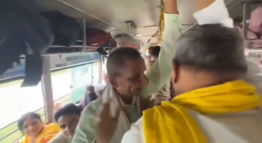 कैबिनेट मंत्री ओमप्रकाश राजभर ने अंबेडकर नगर से अतरौलिया फ्री बस सेवा का जायजा लेने निकले
#OmPrakashRajbhar #rakshabandhan #uproadways