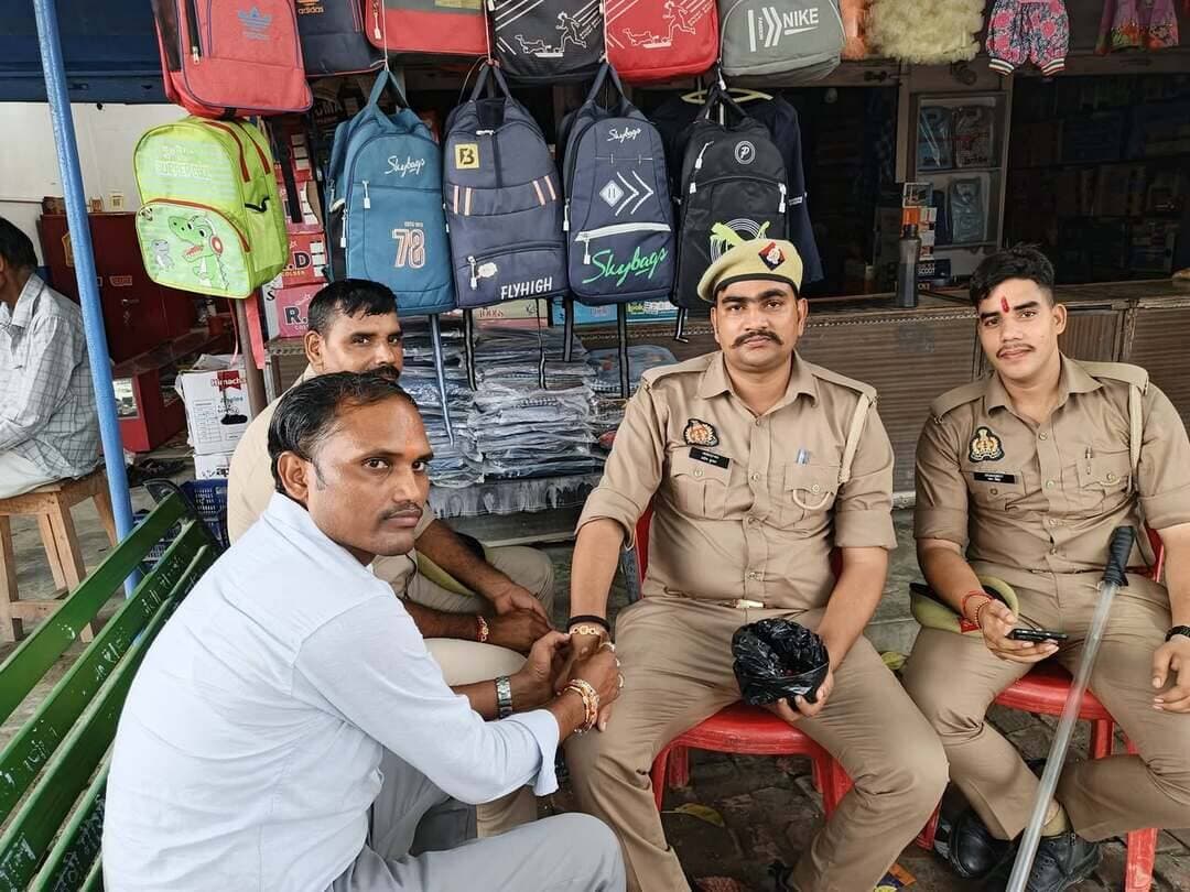 आप सभी देश व प्रदेशवासियों को इस रक्षा बंधन की ढेर सारी शुभकामनाएं?????