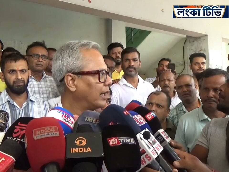 জনগণের স্বার্থে লংকা পৌরসভায় সদস্য হিসেবে শপথ নিতে এসে বিপাকে বিধায়ক শিলাদিত্য দেব।