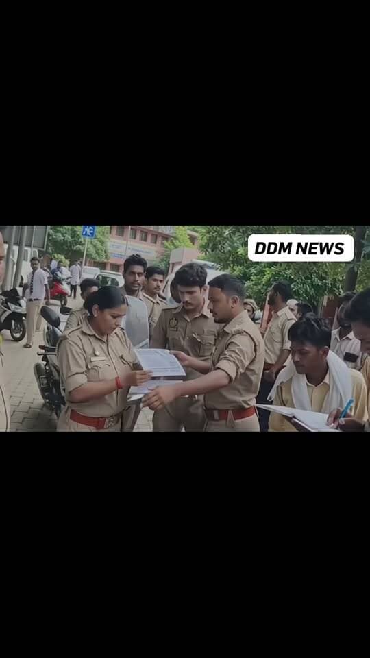 हरदोई के बिलग्राम कोतवाली क्षेत्र में दो बाइकों के बीच हुई भीषण आमने-सामने की भिड़ंत......!!
दुर्घटना में मामा-भांजे समेत 3 लोगों की मौके पर ही दर्दनाक मौत।
पुलिस ने शवों को कब्जे में लेकर पोस्टमार्टम के लिए भेजा, इलाके में पसरा सन्नाटा।
फोटो में पुलिस पंचनामा भरते हुए, परिजनों से पूछताछ करती नजर आ रही है।
#Hardoi #Bilgram #RoadAccident #Breaking #DDMNEWSLIVE