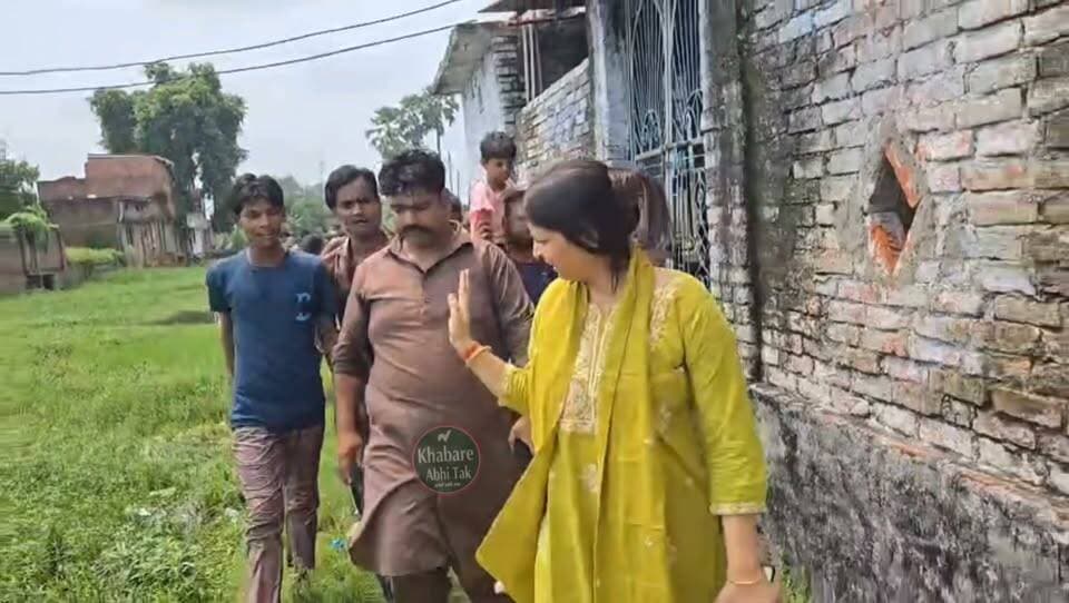 मऊ के हैदर नगर में जनसमस्याओं का जायजा लेने पहुंचीं पूजा राय, मुनव्वर अली मुर्गा भी रहे साथ | खबरें अभी तक
#खबरेंअभीतक #KhabareAbhiTak #मऊ #हैदरनगर