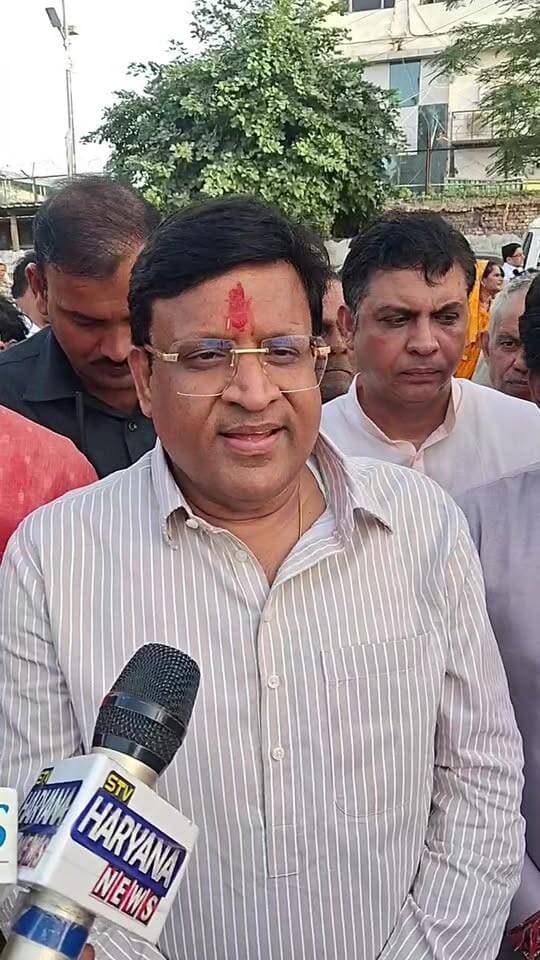 रक्षाबंधन पर्व पर कैबिनेट मंत्री विपुल गोयल ने इन्द्रा कॉलोनी में दी करोड़ों रुपए की सौगात, बहनों से बंधवाई राखी
Vipul Goel BJP Haryana Jagdish Kumar Faridabad Bharatiya Janata Party (BJP) Bhavishya Sukhwariya Rakesh Kumar