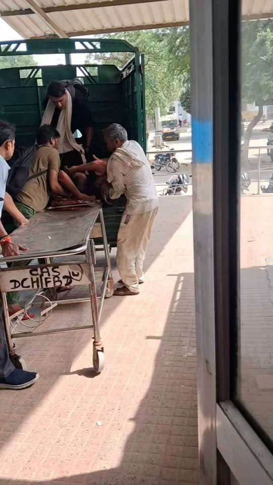 ओल्ड मेट्रो स्टेशन के पास गाड़ी चालक ने बाइक सवार को मारी टक्कर बाइक सवार की हालत गंभीर