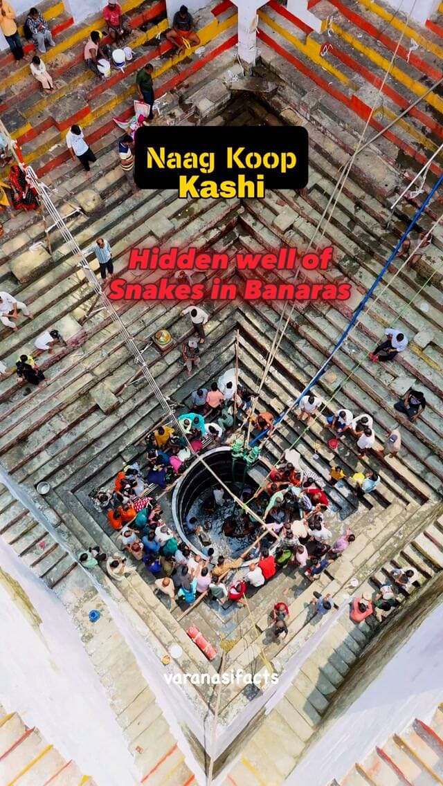 काशी में एक ऐसा रहस्यमयी नागकूप… जिसके बारे में मान्यता है कि इसके अंदर 7 कुएँ हैं और इसका संबंध नागलोक और पाताल लोक से है! 🐍🔱
कहा जाता है कि नागराज कर्कोटक ने यहीं पंचाग्नि तपस्या की थी और उनकी कठोर तपस्या से प्रसन्न होकर स्वयं महादेव ने उन्हें दर्शन दिए। तभी से यहाँ बाबा कर्कोटेश्वर महादेव विराजमान हैं। 🙏
सबसे खास बात — नाग पंचमी के अवसर पर साल में सिर्फ एक बार इस कुंड का पानी निकाला जाता है, और तभी मिलते हैं बाबा कर्कोटेश्वर महादेव के दुर्लभ दर्शन।
क्या आप काशी के इस रहस्य के बारे में पहले से जानते थे?
कमेंट में लिखिए — जय कर्कोटेश्वर महादेव 🔱🐍
SEO Keywords:
काशी, बनारस, वाराणसी, काशी के रहस्य, बनारस के रहस्य, नागकूप, नाग कुआँ, नाग कुंड, नाग कूप, कर्कोटेश्वर महादेव, कर्कोटक नाग, नाग पंचमी, महादेव, शिव, भोलेनाथ, पाताल लोक, नागलोक, काशी मंदिर, बनारस मंदिर, वाराणसी मंदिर, रहस्यमयी मंदिर, रहस्यमयी कुआँ, काशी का रहस्यमयी कुआँ, काशी के छुपे मंदिर, बनारस के