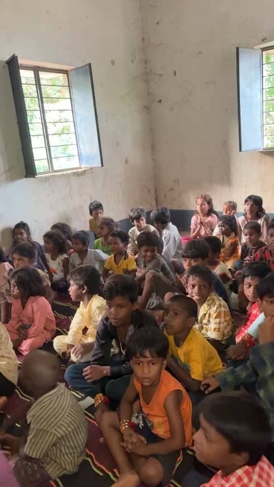 शेखपुरा पुलिस कप्तान ने महादलित टोलो में जाकर राखी बंधबाई और छोटे छोटे बच्चे के साथ कॉपी कलम और मिठाइयाँ बाटी #spshekhpura #nonfollowers #fecbookreelsdisclaimer