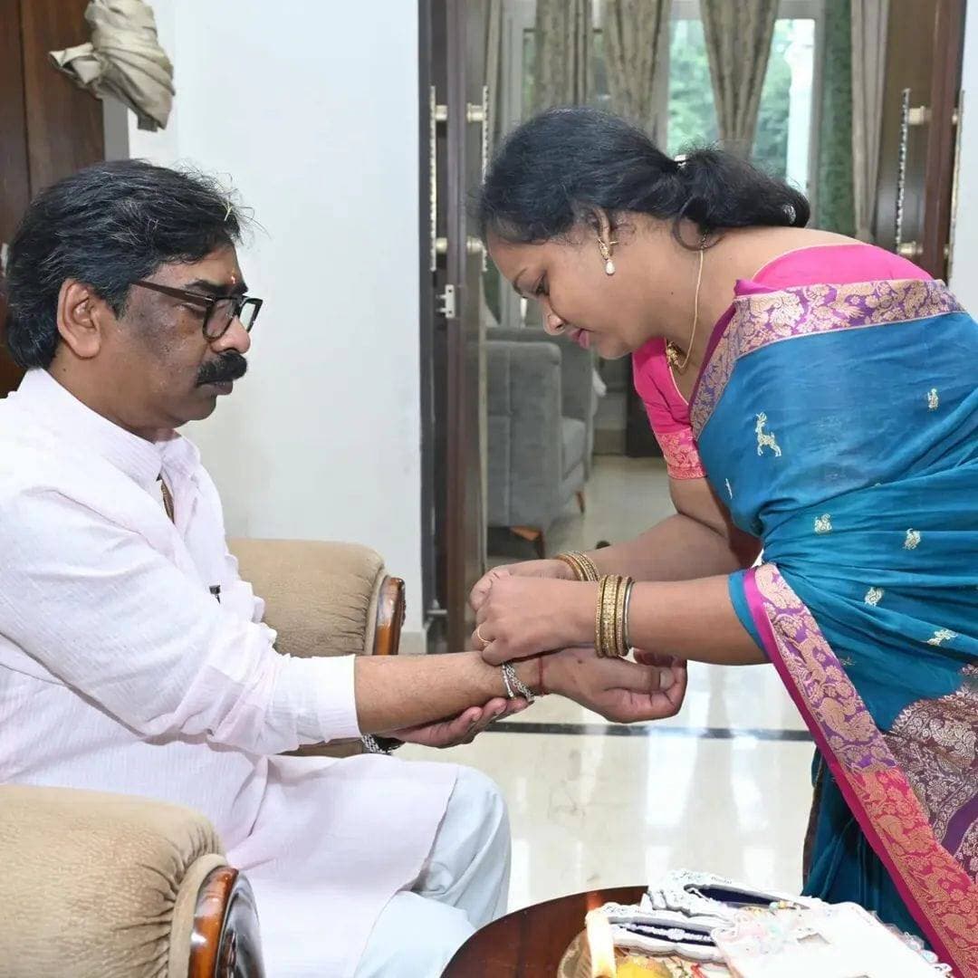 परिवार संग रक्षा बंधन का त्योहार...
आप सभी को आज के इस पावन अवसर पर बहुत-बहुत बधाई, शुभकामनाएं और जोहार।