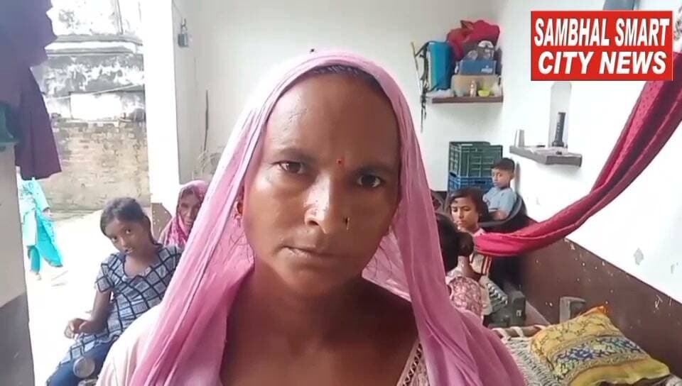 सम्भल में Live घर में घुसे बदमाश महिला का गला दबाकर पांच हज़ार की नकदी व कुंडल लूटे का लगाया आरोप वीडियो को शेयर करने की अपील
यूपी के जनपद सम्भल में थाना हयात नगर क्षेत्र के रसूलपुर धतरा का हैं पूरा मामला