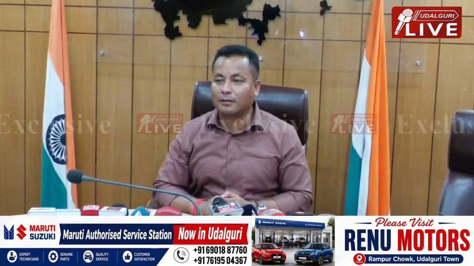 ◾ ওদালগুৰিত পৰিবহন মন্ত্ৰী চৰণ বড়োৰ গুৰুত্বপূৰ্ণ পৰ্যালোচনা বৈঠক।
◾ চলিত বিত্তীয় বৰ্ষত ২,৫০০ কোটি টকা ৰাজহ সংগ্ৰহৰ লক্ষ্য পৰিবহন বিভাগৰ।
◾ যান-বাহন আইন বলৱৎ আৰু পথ সুৰক্ষাত বিশেষ গুৰুত্ব।
◾ আইন উলংঘনকাৰীৰ বিৰুদ্ধে কঠোৰ ব্যৱস্থা আৰু জৰিমনা
◾ ডাম্পাৰ-টেক্টৰ চালকৰ ড্ৰাইভিং লাইচেঞ্চ নিয়মীয়াকৈ পৰীক্ষাৰ নিৰ্দেশ মন্ত্ৰী চৰণ বড়োৰ।
◾আজি বিটিচিৰ ৫ খন জিলাৰ জিলা পৰিবহন বিষয়াৰ সৈতে হৈছিল মন্ত্ৰীৰ বৈঠক
◾ সমগ্ৰ অসমৰ জিলা পৰিবহন বিষয়াৰ সৈতেও হৈছিল ভাৰ্চুৱেল বৈঠক।
Charan Boro