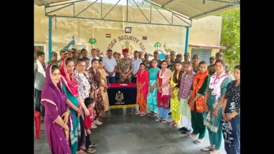 सीमा जन कल्याण समिति के तत्वाधान में बॉर्डर पर रक्षाबंधन का पर्व मनाया गया